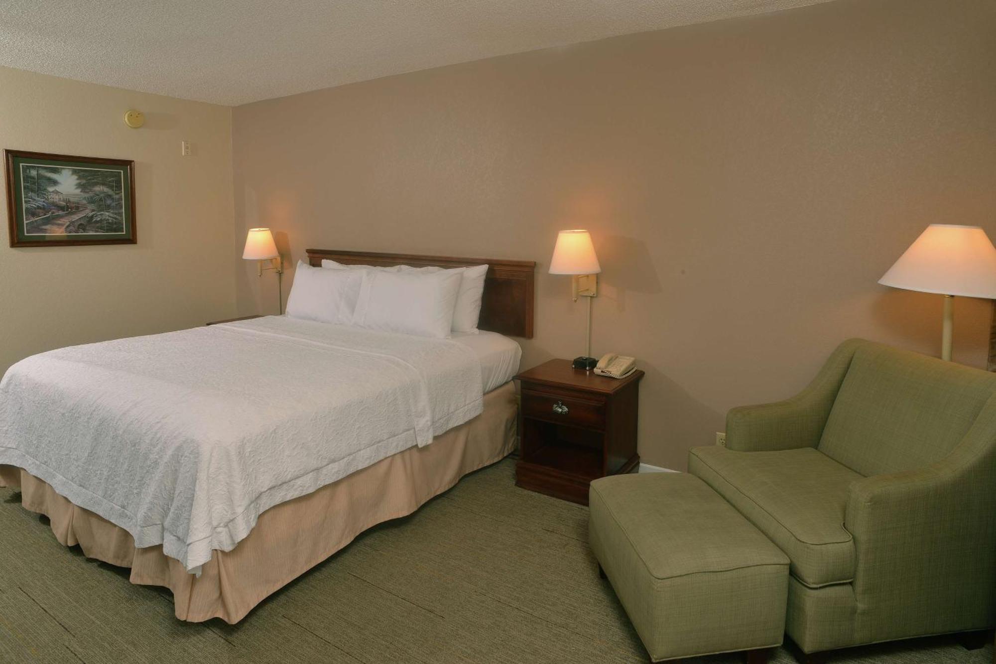 Hampton Inn & Suites Springfield Exterior photo